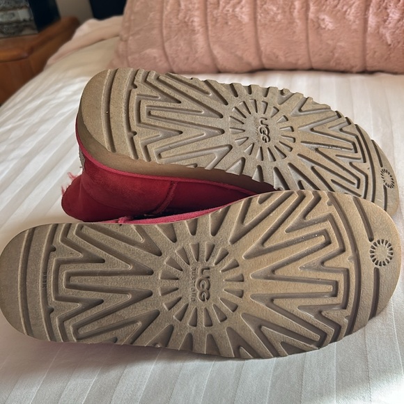 Uggs size 7. - Picture 5 of 6